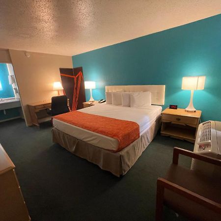 Howard Johnson By Wyndham Bakersfield Exteriör bild
