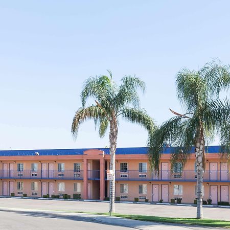 Howard Johnson By Wyndham Bakersfield Exteriör bild