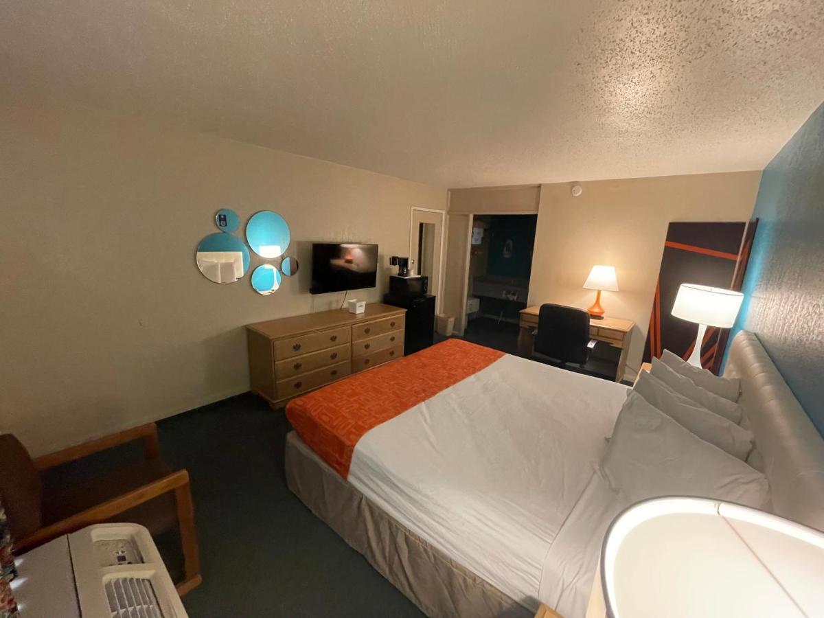 Howard Johnson By Wyndham Bakersfield Exteriör bild