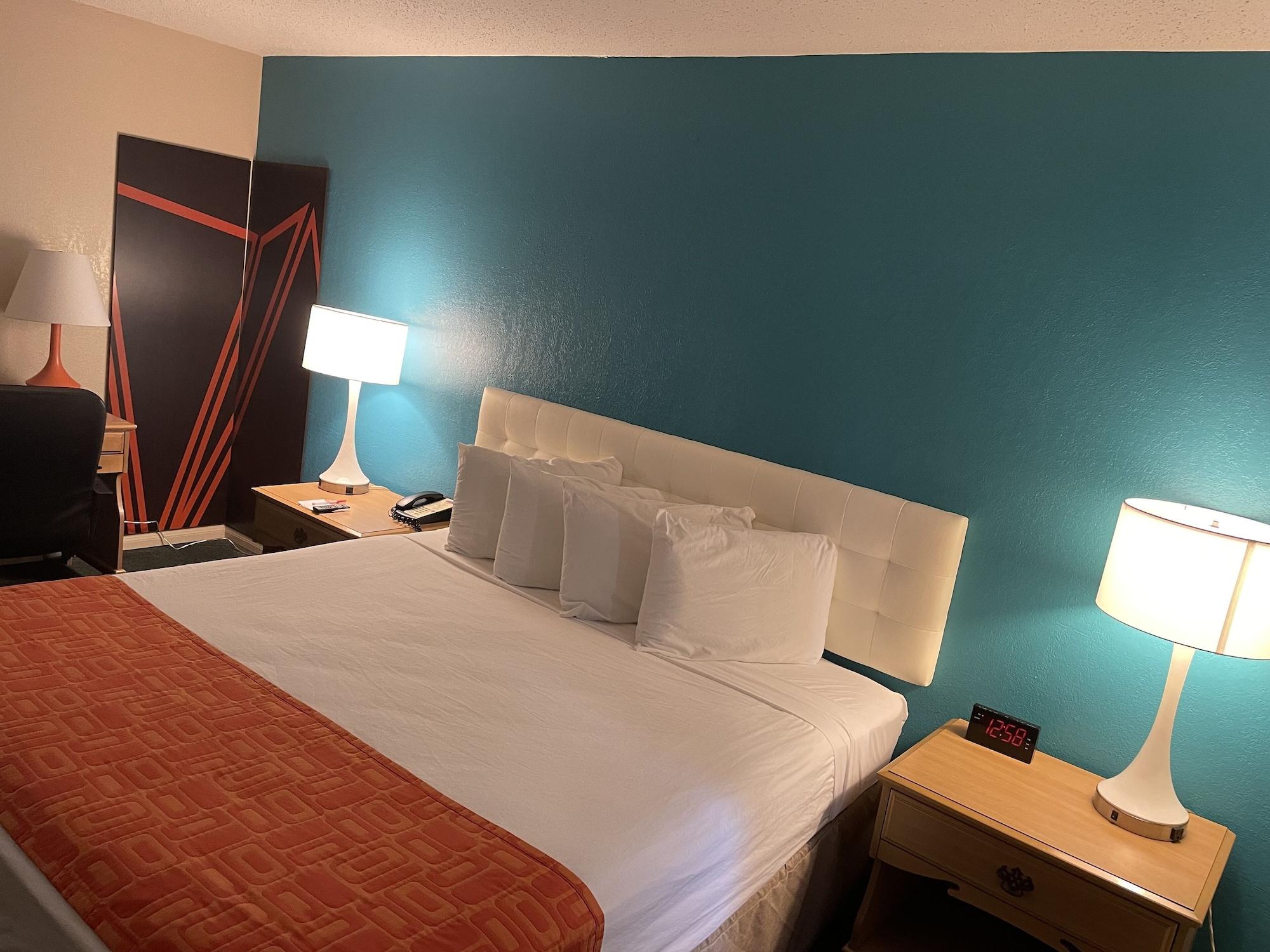 Howard Johnson By Wyndham Bakersfield Exteriör bild