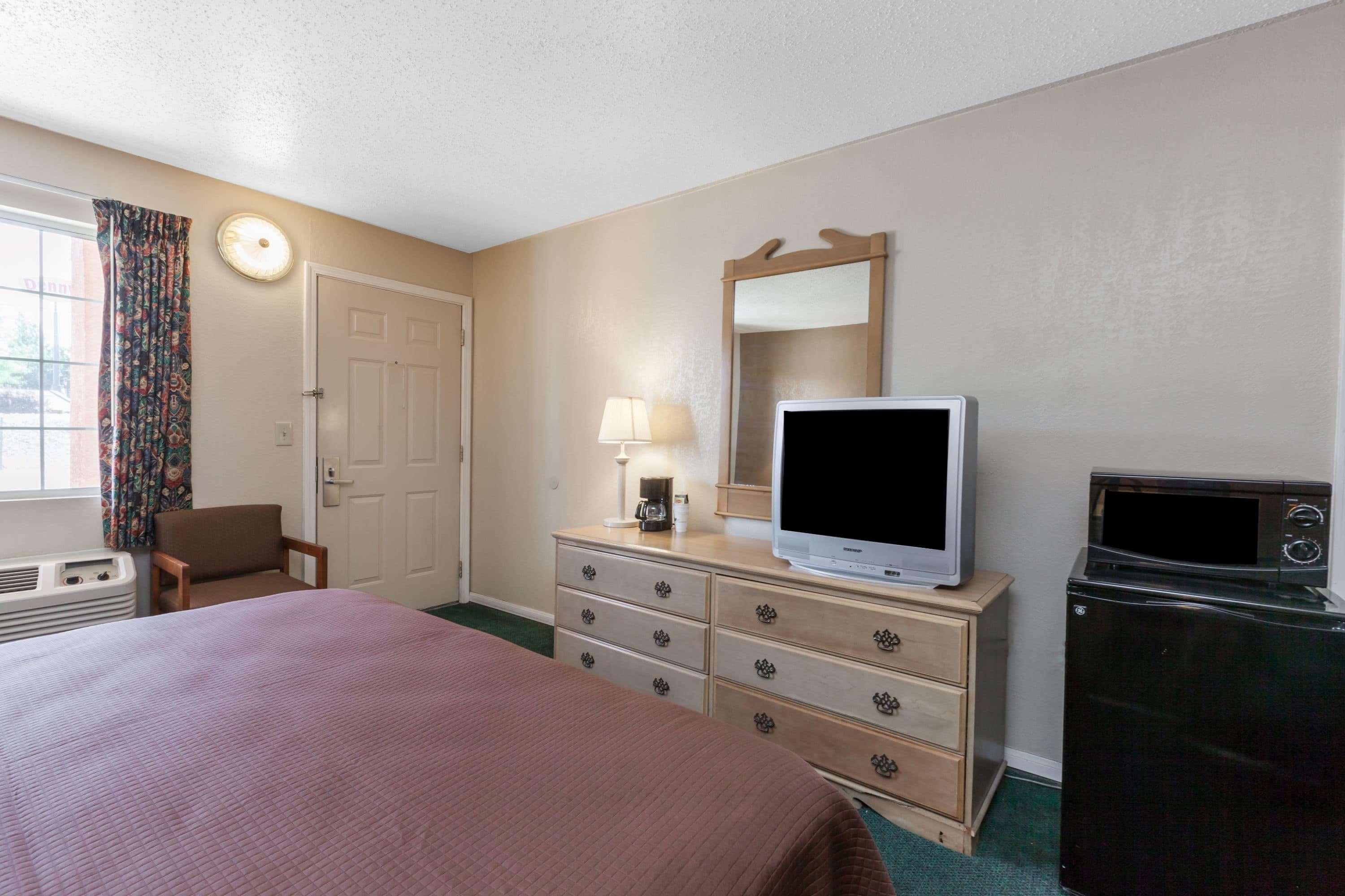 Howard Johnson By Wyndham Bakersfield Exteriör bild