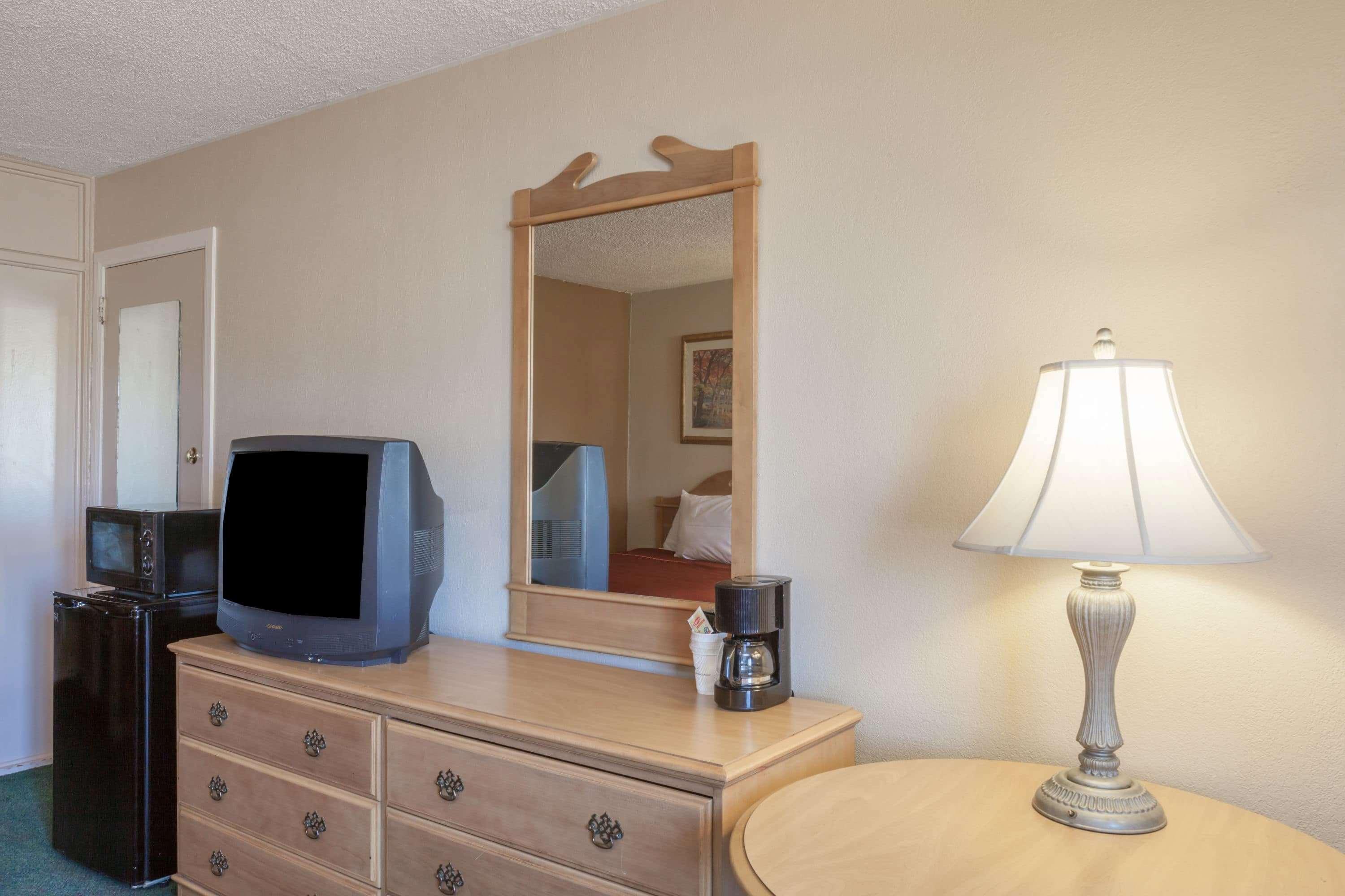 Howard Johnson By Wyndham Bakersfield Exteriör bild