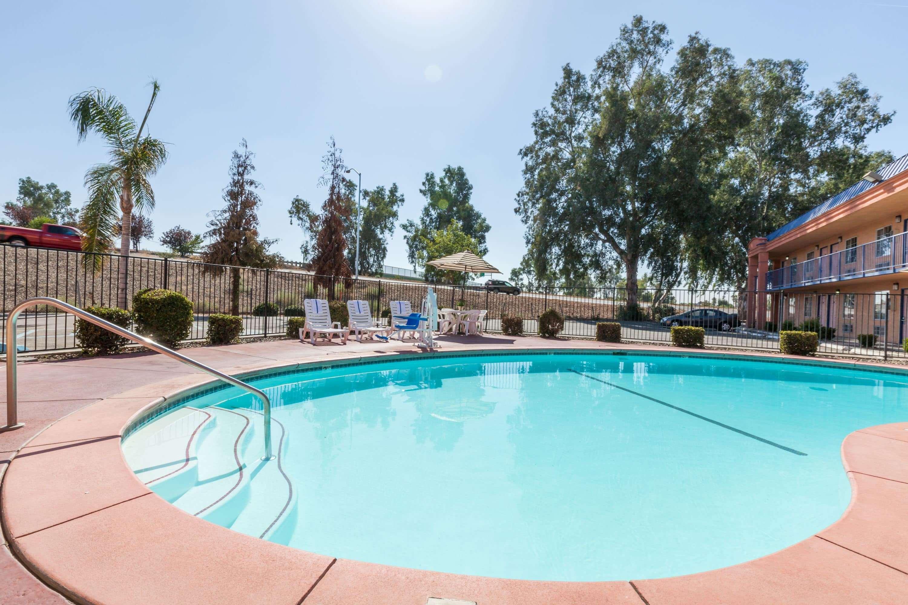 Howard Johnson By Wyndham Bakersfield Exteriör bild